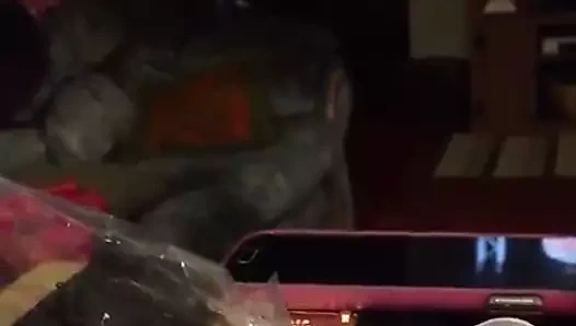 Onun büyük askılarından daha fazlası