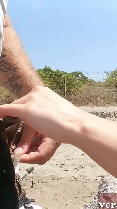 Захватывающий момент из "Тинку с большими сиськами сняли - немецкий турист трахается в отпуске"