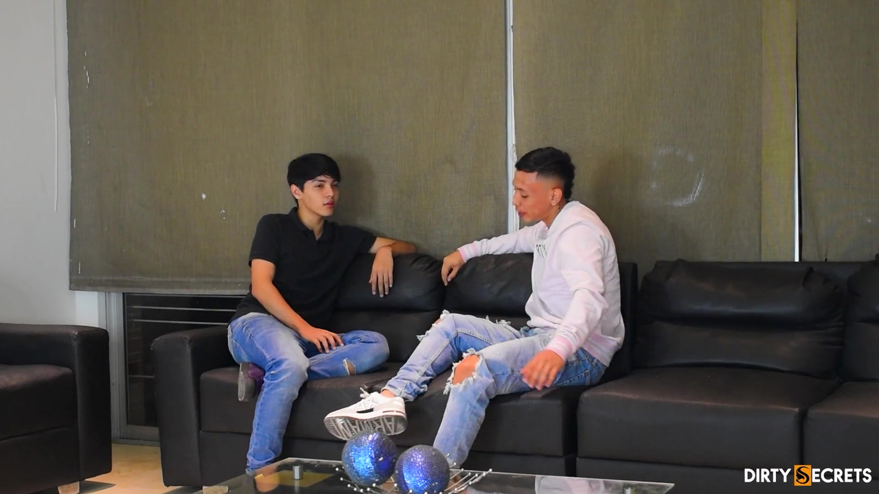 STEPSON AND HIS FRIEND FUCK NAIVE STEPMOTHER WHILE USING HER VIRTUAL REALITY GOGGLES