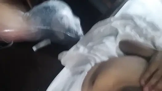 Sıkı amcığını canavar yarakla dolduruyor