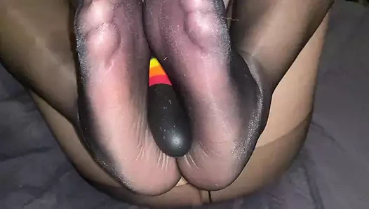 I fuck my pussy in black pantyhose and a huge dildo