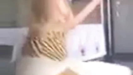 Nazia evde lahor dansı