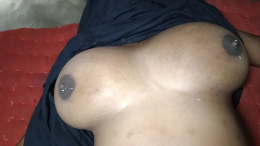 Pados ki bhabhi ko ghar par bulakar chudai ki bahut maja aaya