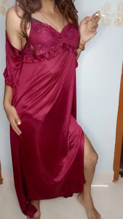 Meri mummy ne kal raat me isi satin nighty ko pahan ke apni chut ki ras chatai | Clip 2