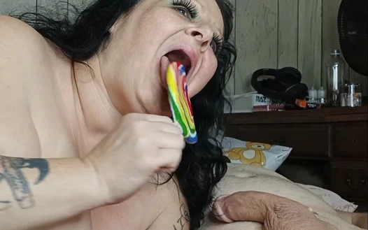 Çelik taşaklar büyük yarak ona döl festivali yemeği verdi