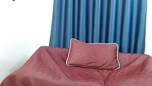 Thaiger ayaklarıyla oynuyor, çok anal yapıyor ve sert boşalıyor