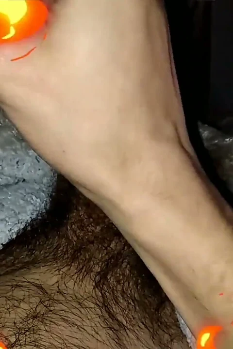 Adamın büyük yarağı o kadar ateşli ki kelimenin tam anlamıyla yanıyor!!