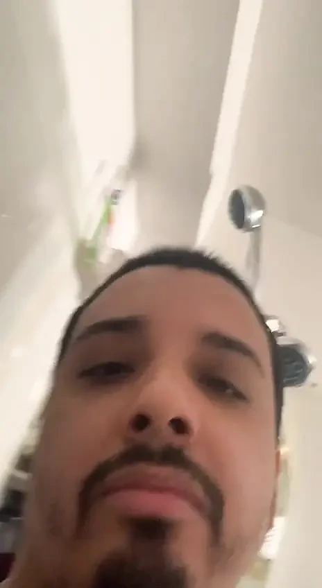 Şimdi bu yarağın emmesine ihtiyacım var ama sikişen bir pricd var