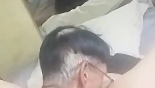 En azgın evli kadın ve kocası.harika sikiş