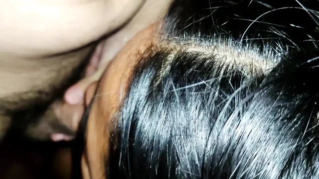 Dörtlüde sikişiyor ve kalçalarında mutlu sonla bitiyor