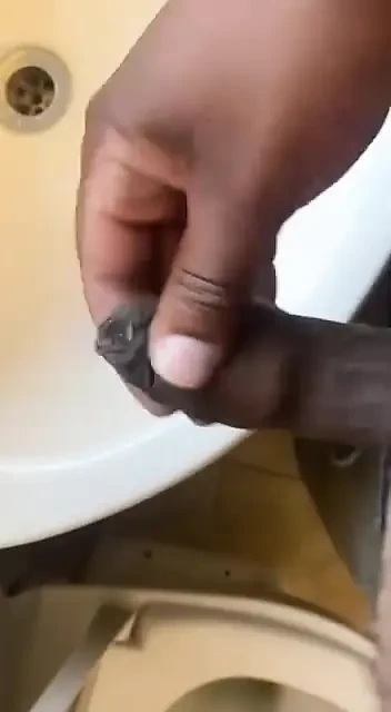 Banyoda boşalma ile şiplak el rölyef