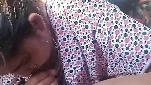 Kayınvalidem karımın arkasından yarağımı emiyor.