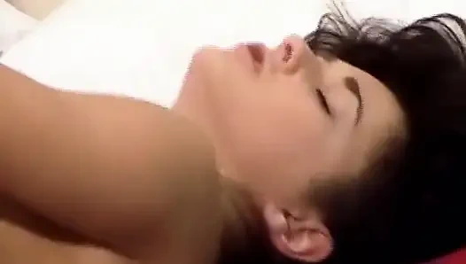 Çarpıcı Alman hatun büyük yarakla sikiliyor