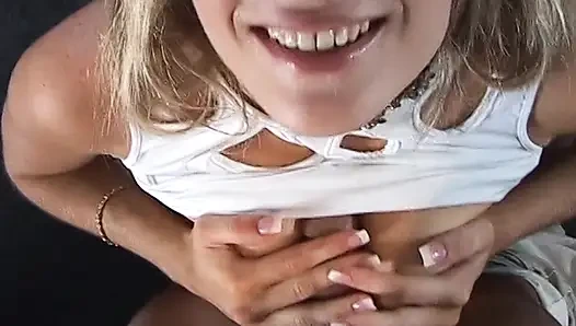 Sarışın orta yaşlı seksi kadın sikiliyor ve yüzüne boşalmak için deliniyor