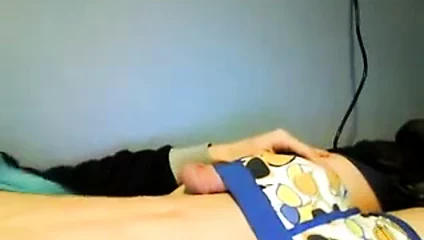 Pürüzsüz twink çocuk boşalıyor