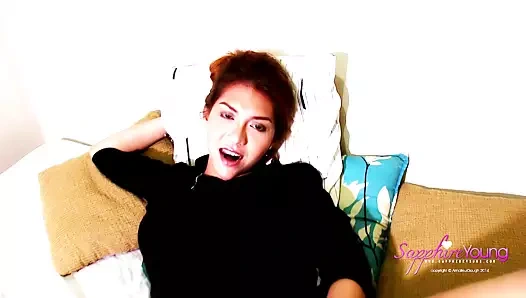 Büyük memeler ve bir büyük horoz trans bebek hazır