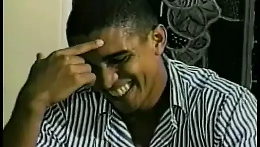 Güneş yanığı genç laleska sert sikilmeden önce sert yarağa biniyor