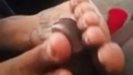 Bu doğru, ayaklarını aletime sürtün...