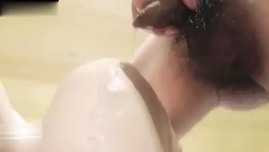 Yağ itici bir seks hizmetini deneyimleyin