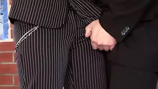 Hiç düşünme, onu sert sik!