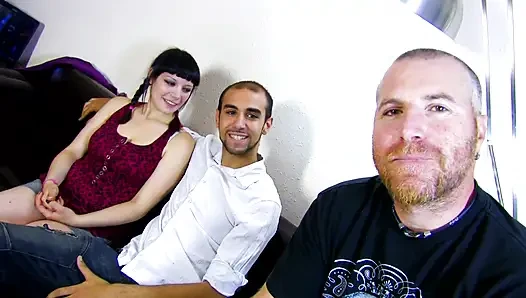 Oyuncu seçmelerinde piliç kanepede sikiliyor