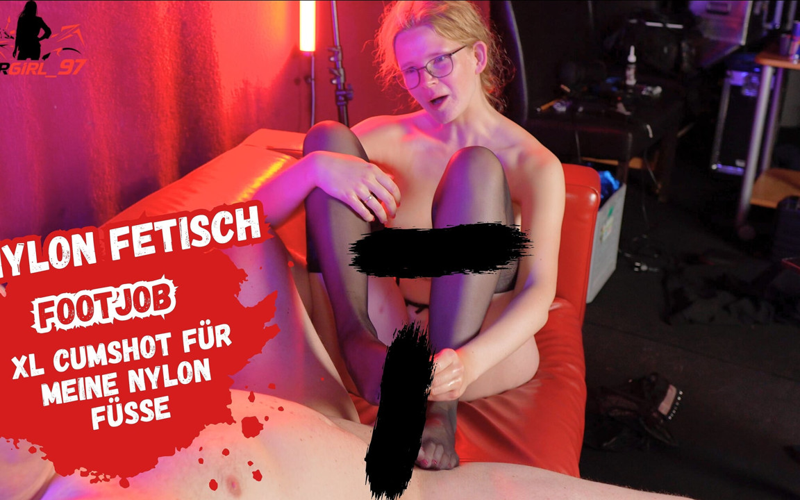 Cumshot Ile Naylon Ayak Işi! Onları Mastürbasyon Yapıyor!