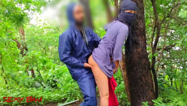 Bölüm 2 Marathi yenge ormana götürüldü ve bacaklarını kaldırarak sikildi