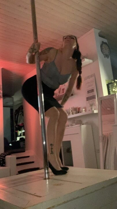 Bambiambita yaramaz bir öğretmen oynuyor