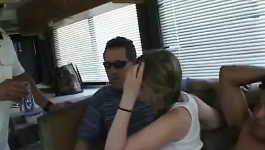 Onun ilk bangvan groupsex alem