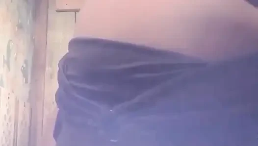 Ben Izlerken Üvey Annem Göğüslerini Bana Gösteriyor