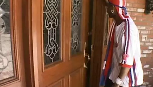 Çekici Fransız sürtükler üçlü grup sekste büyük siyah yarağı paylaşıyor