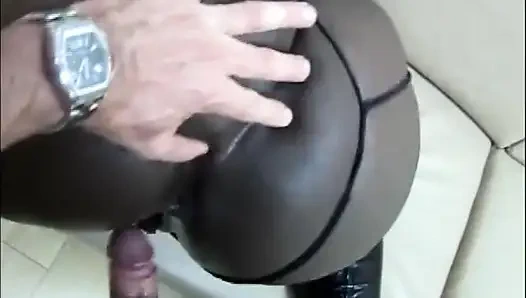 Büyük memeli zenci orta yaşlı seksi kadın amında büyük yarağı seviyor... Siyah ve beyaz