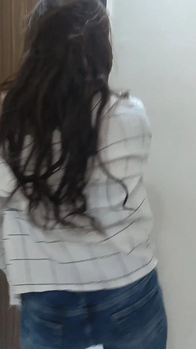 "Hintli kız çıplak dans" dan heyecan verici an