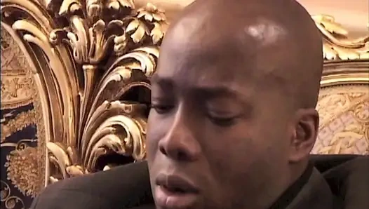 Irklararası anal için güzel ve zarif bir orta yaşlı seksi kadın