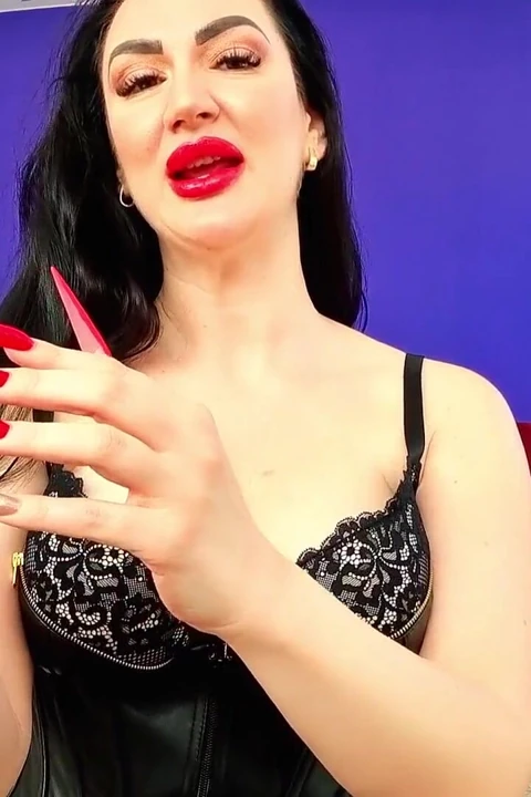 Muhteşem stiletto tırnaklarıma tap