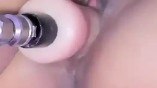 Bakire genç kız tek başına mastürbasyon yapıyor