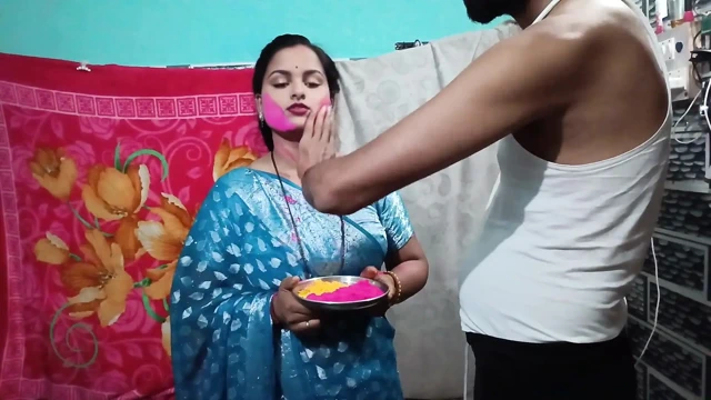 If Desi Bhabhi's husband did not come home in Holi, then Holi was celebrated with brother-in-law, so brother-in-law sister-in-law.