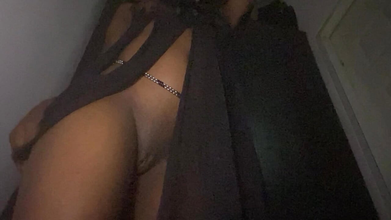 Ateşli zenci hatun yüze oturan seksi dans şişman amcık balon götünü gösteriyor (bölüm 2)bakış açısı
