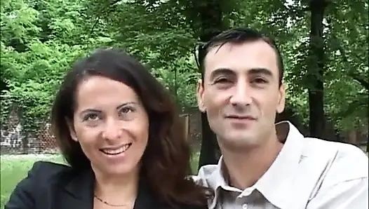 Seksi minyon amcık büyük yarak emiyor... ağzına boşalma