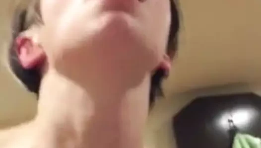 lezzetli MİLF dürtüyor kendini