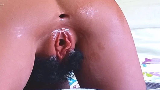 Yeni esmer ve kıllı bebeğime ne kadar lezzetli bir sikiş yapıyorum