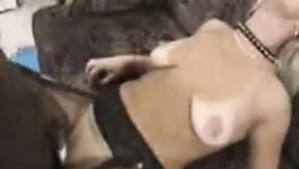 NEGAO FUDENDO UMA COROA PARTE 2