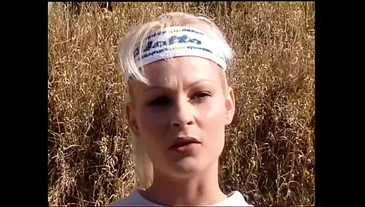 Erkek arkadaşından sert sikişiyor