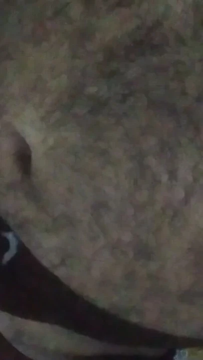 Hint oğlan masturbates ve cums üzerinde kıllı göbek | Klip 2