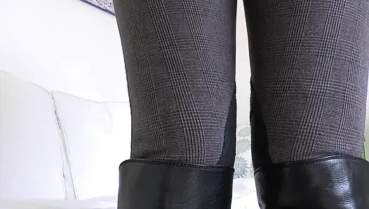 Dilinle çizme tabanlarımı yala! Lady Victoria Valente