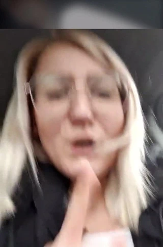 kaltak içinde araba mastürbasyon içinde kamu