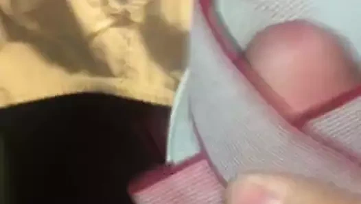 Lanet annem yeni sandaletler içinde