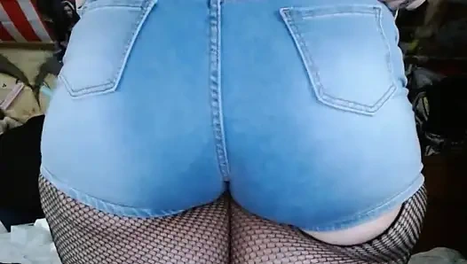 Şişman bakire kadın kılıklı domuz üzerinde yuvarlak