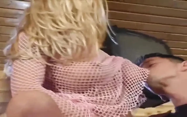 Her iki delik de takılı