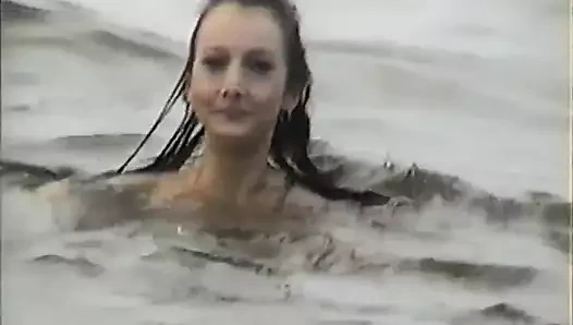 Vladka'nın ilk pornosu - esmer amını seks oyuncağıyla mastürbasyon yapan teşhirci bir sokak fahişesi